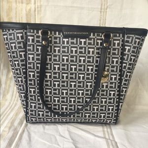 NEW TOMMY HILFIGER bag